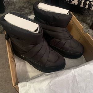 UGG Womens Montara Boot, Black, Size 7.5